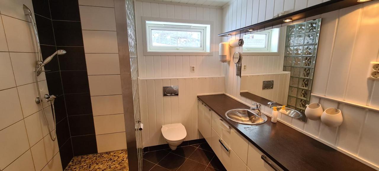 Cheerful 4-Bedroom Home With Fireplace, 1,5Km From Flam Center Aurland Exteriér fotografie