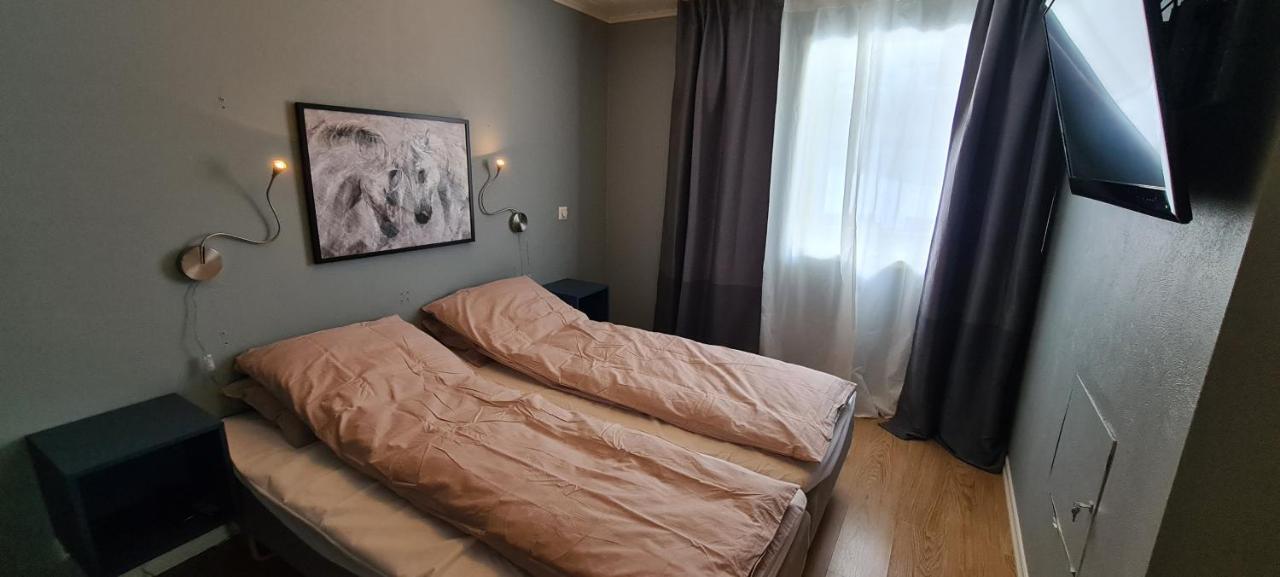 Cheerful 4-Bedroom Home With Fireplace, 1,5Km From Flam Center Aurland Exteriér fotografie